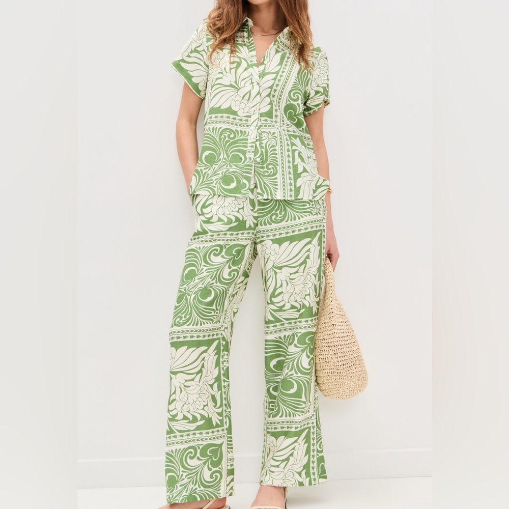 Little Lies matching set - top and pants in Green and white both size Large